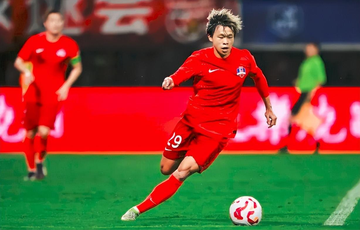 正式确定！27岁港脚转会国安，海港竞争