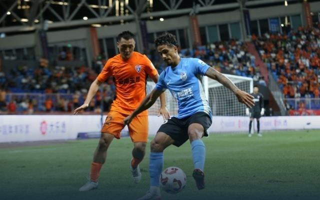 中超云南玉昆11大连英博马镇超巨失误佩尼亚破门奥斯卡扳平