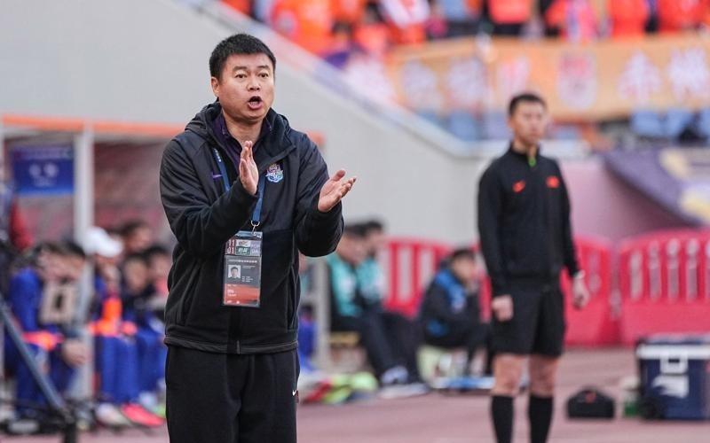 中超折腾快一年、争冠还是老套路，上海足球三连冠成定局，海港、申花谁称霸