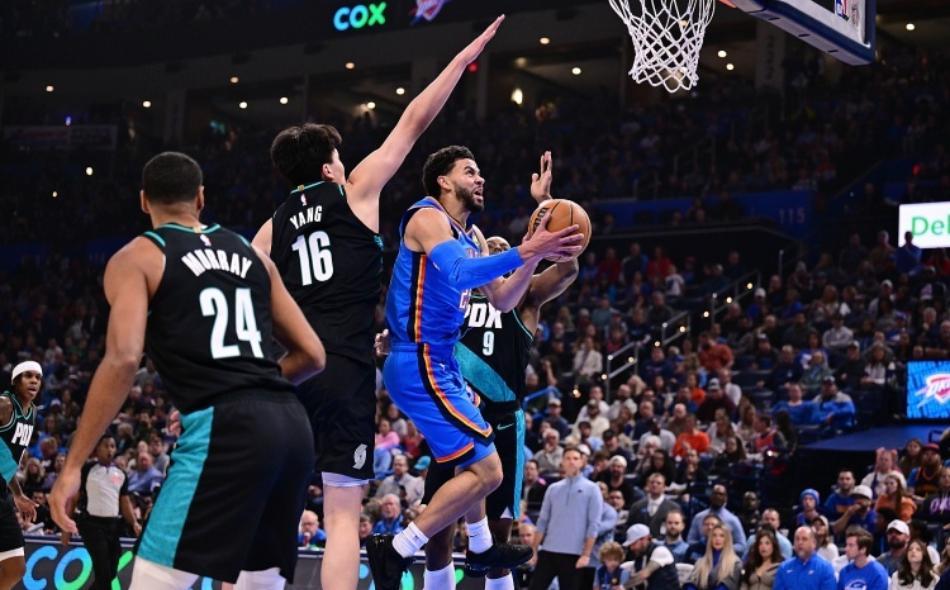 单手劈扣+超周琦！杨瀚森1战创3项新