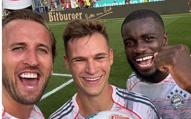 上演帽子戏法，拜仁官推晒凯恩与队友以及比赛用球的合影