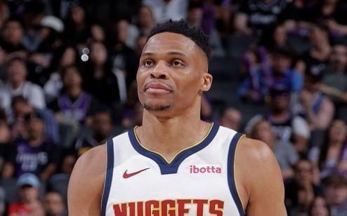 名记：威少对去海外打球的兴趣为零，他专注于在NBA打球