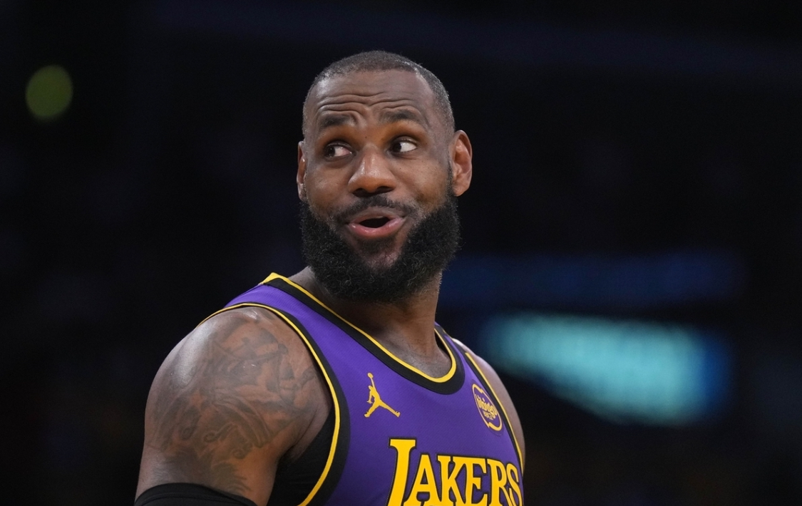 著名詹黑：詹姆斯自律得惊人！他在NBA