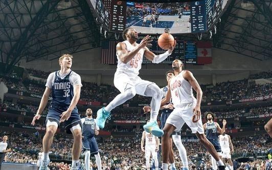 米切尔24+8弗拉格25+5骑士大胜独行侠