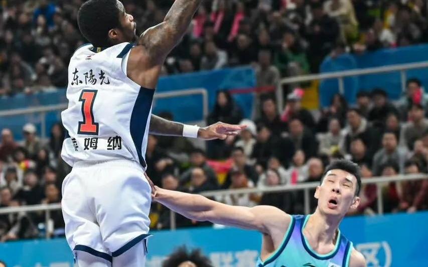 起大早赶晚集！广东宏远外援配置不变，杜锋押宝麦考尔