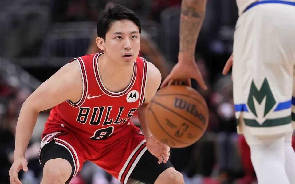 库兹马31+10+6赛季最高！雄鹿三杀公牛终结5连败河村勇辉5+5+7