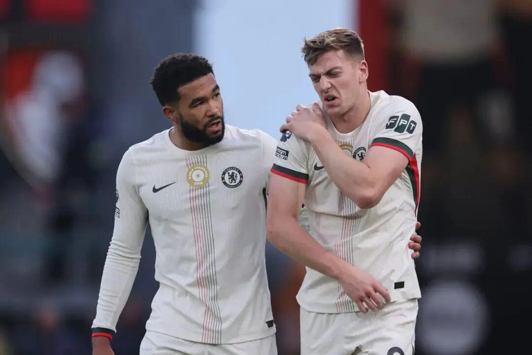 蓝军新9号沦为水货！赛季两次重伤英