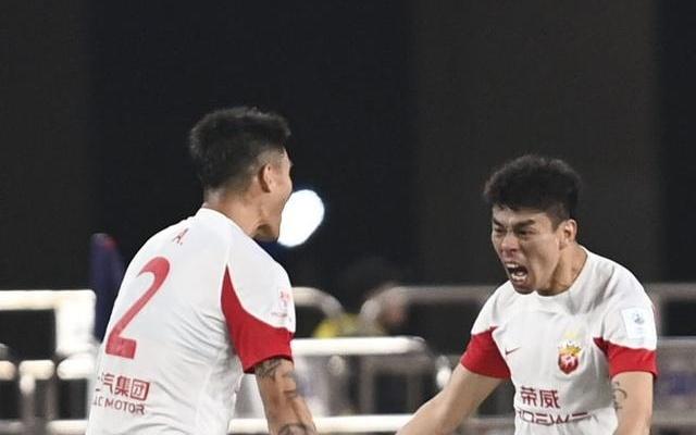 中超争冠冲刺，蓉城被绝平让出领头羊位置，海港队死里逃生后又要冲冠军了