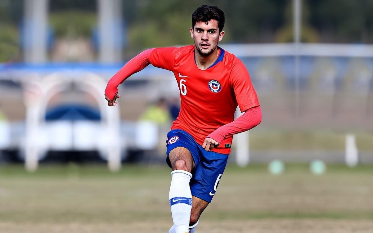 真有钱！中超土豪强挖南美全能中场，转