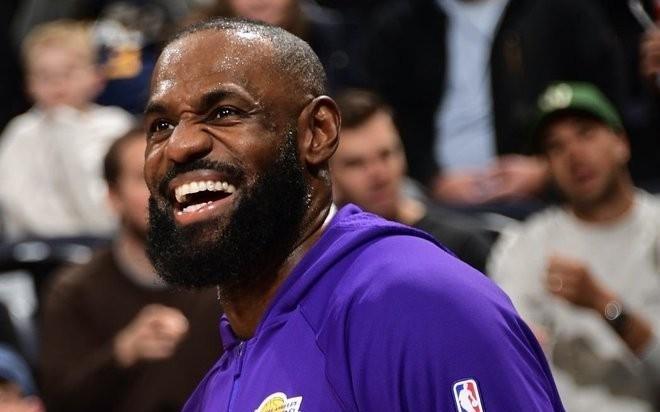 记者：詹姆斯复出后将湖人的快攻水平