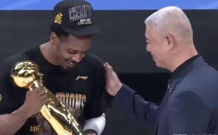 广厦队官宣续约布朗，新赛季4外援全