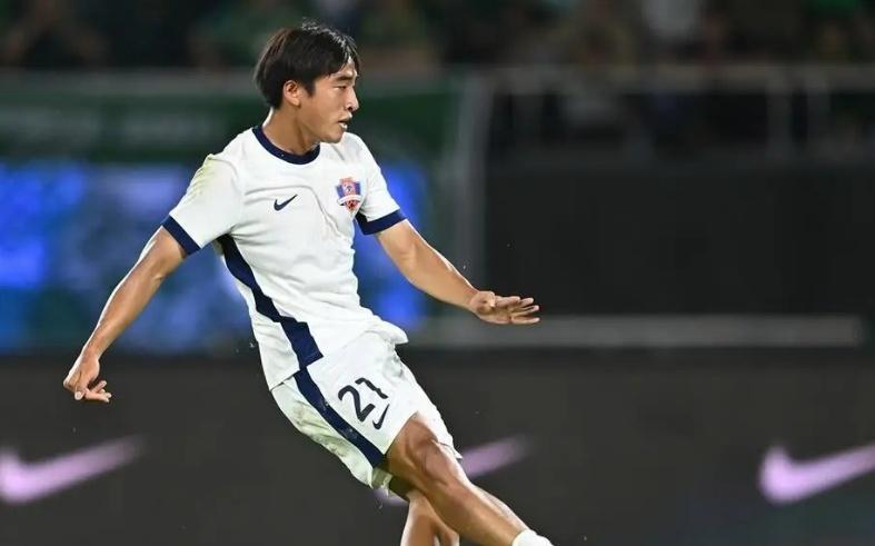 前途光明！中国男足17岁神童成名，日本媒体盛赞：他将会超越武磊