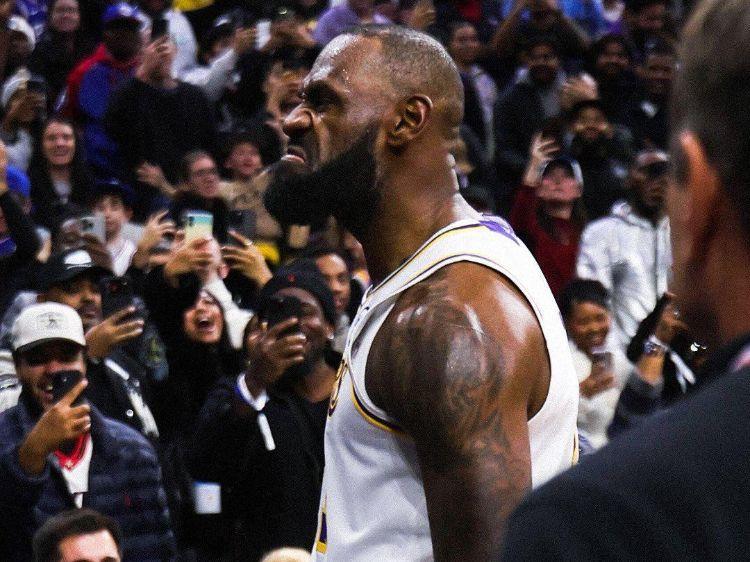 末节12分3助攻!原来不是詹姆斯不行了,而是他在解锁奥运会模式