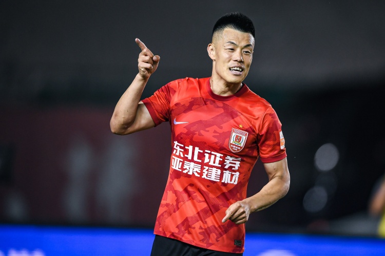 譚龍：球隊低谷時更需要有人站出來保持身體狀態(tài)的秘笈是自律