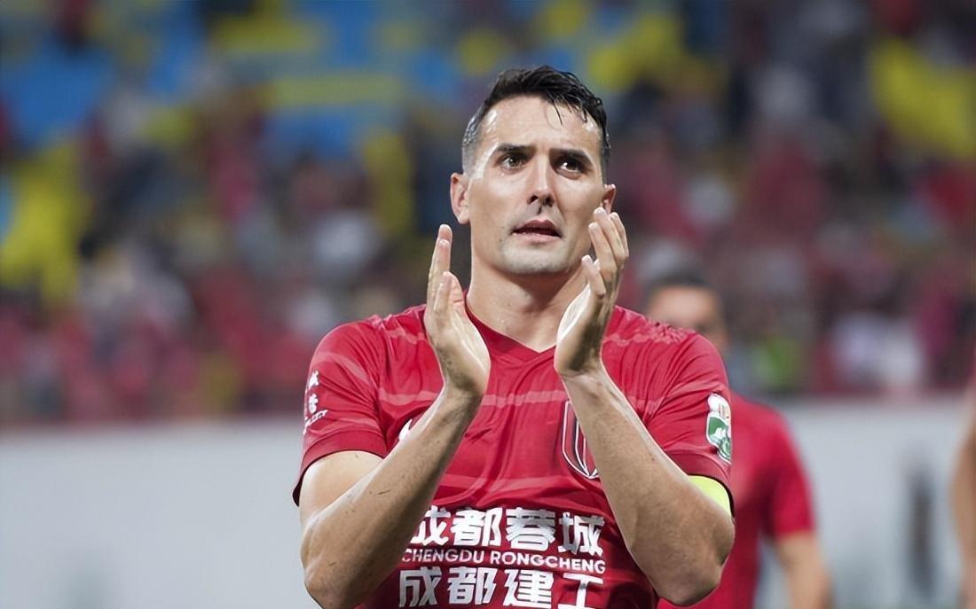 中超抢人大战悄然拉开序幕，国安锁定