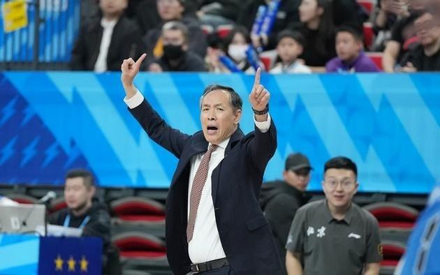 陈盈骏发威+集体三分雨北汽男篮大胜新疆男篮取得两连胜