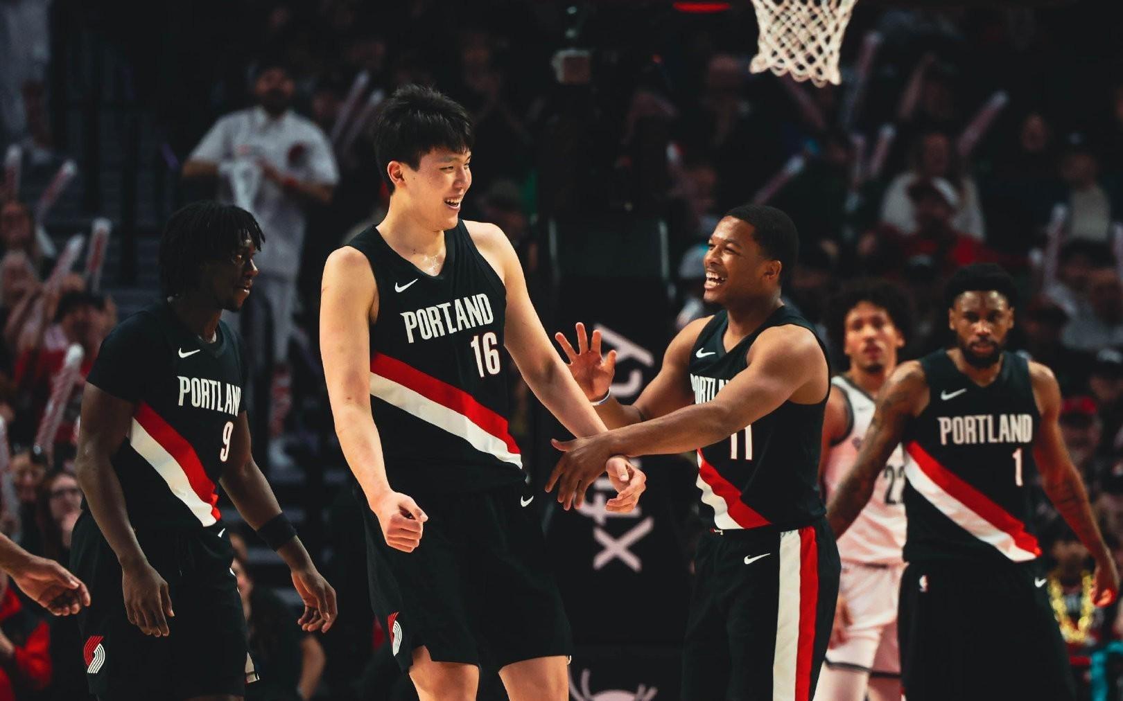 时隔5场再出战，杨瀚森打满最后9分钟，2中2得到4分3篮板