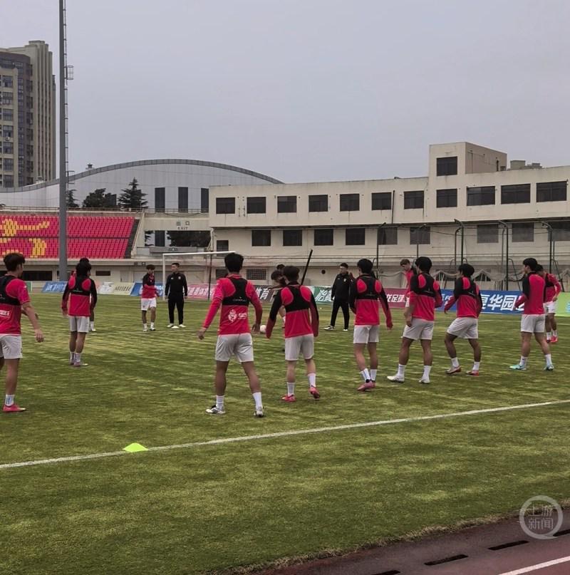 重庆铜梁龙明日“冲超”，超1500名重