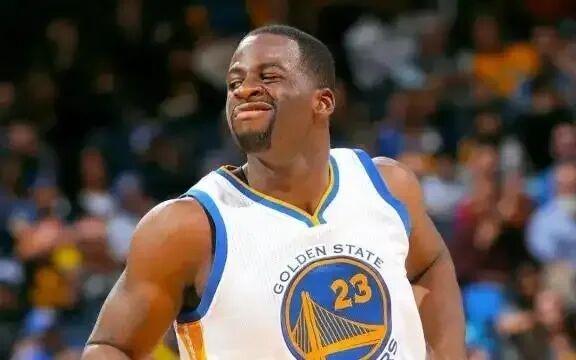 NBA球员面对身高比自己高但原地摸