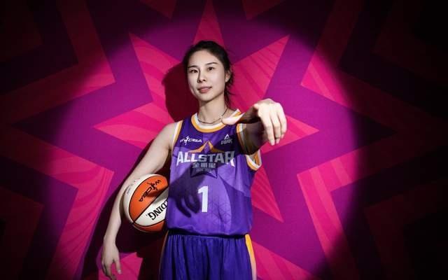 11月21日，中国女篮传来李梦、王思雨