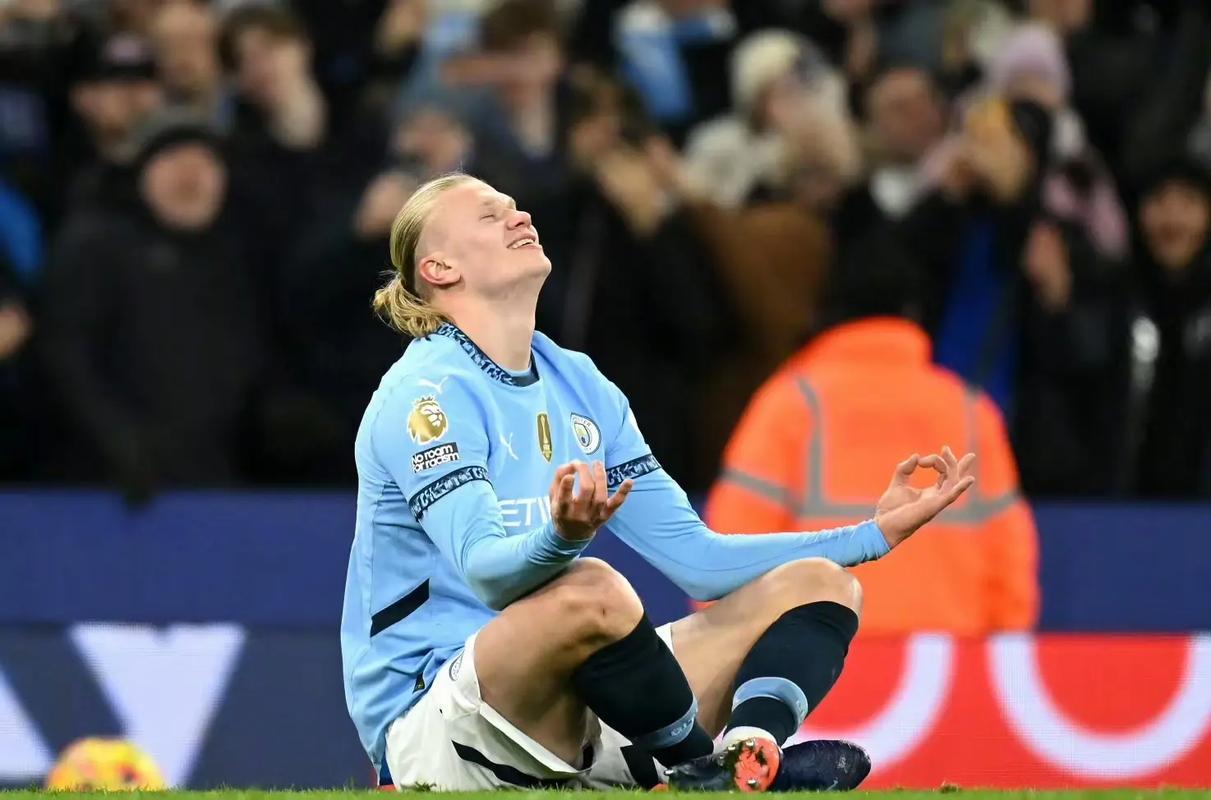 当哈兰德补齐头球短板之后，一个足球