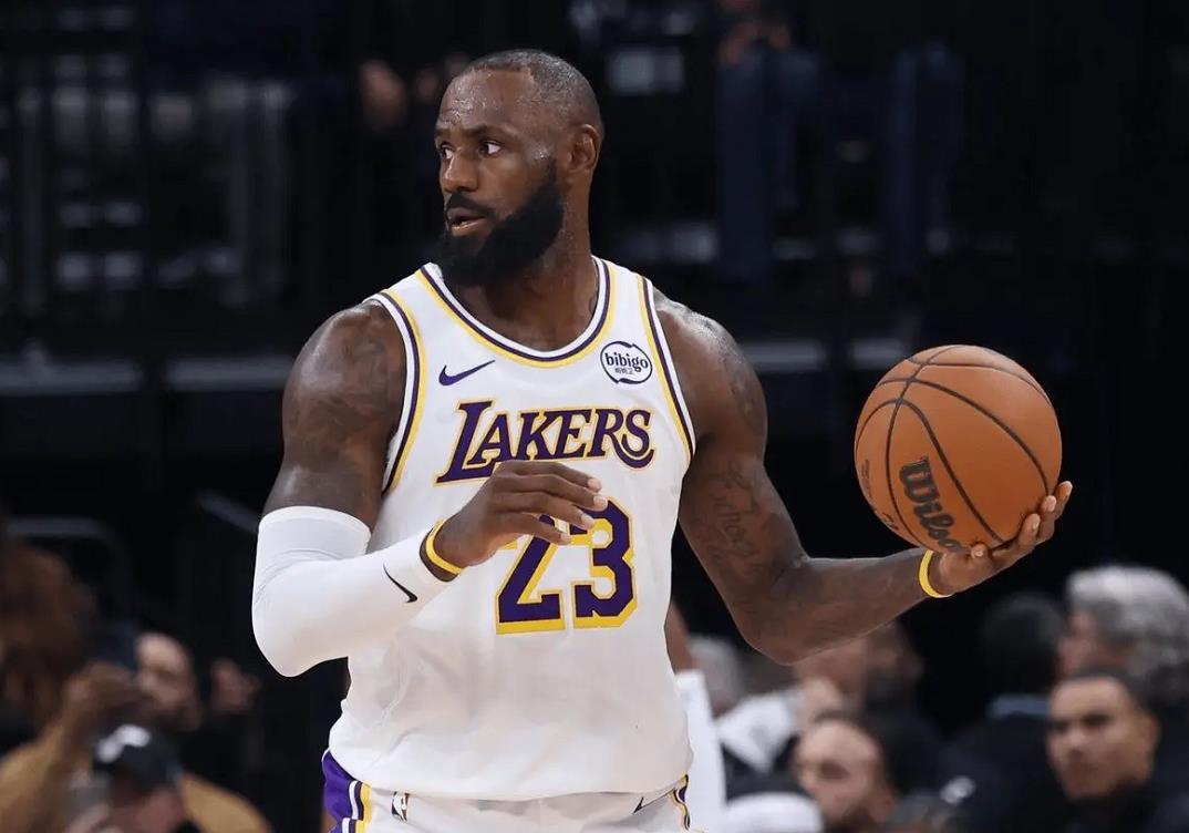 老詹没打!湖人133121轻取鹈鹕,看数据:头号功臣是他!