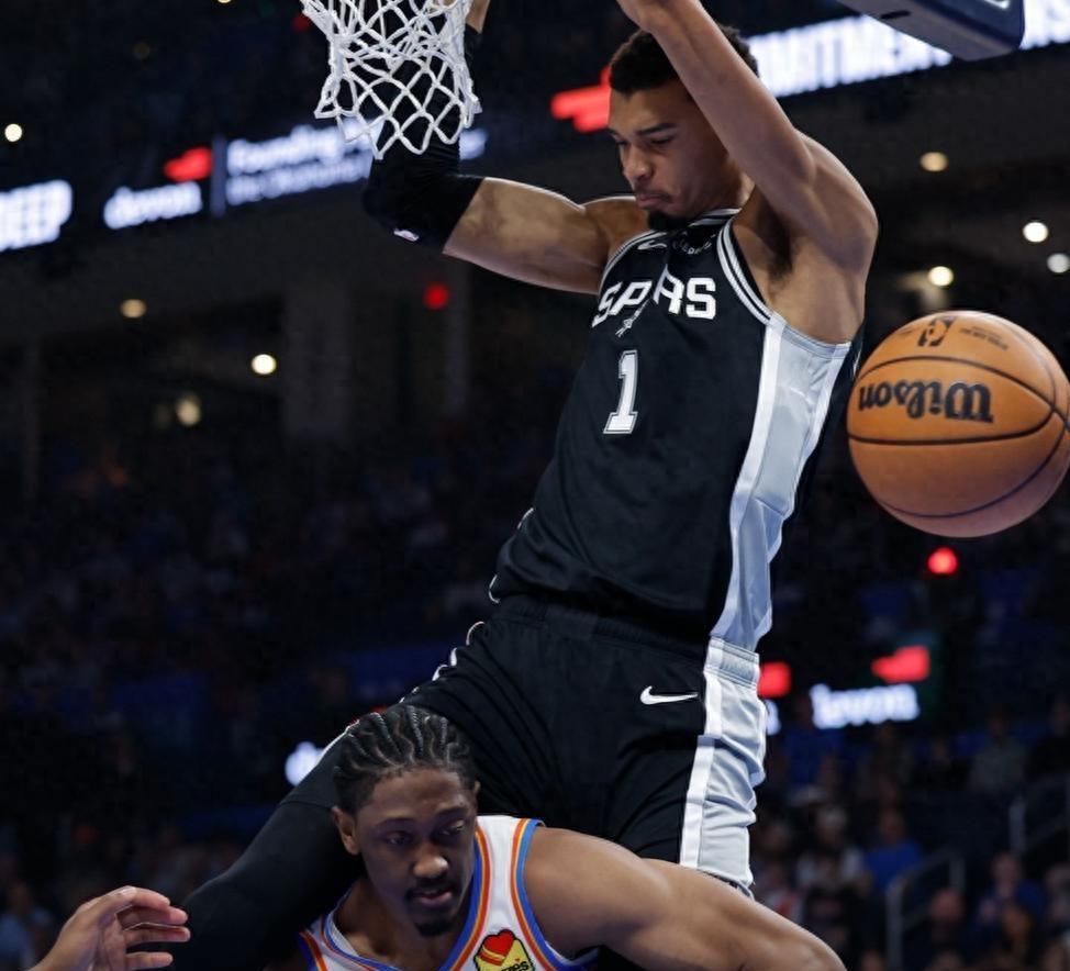 悲喜两重天！联盟第1又输+被3杀、全队沮丧，5冠王8连胜走向复兴