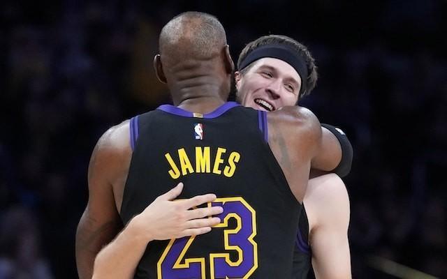 里夫斯谈老詹：他恢复得不错，他投入所