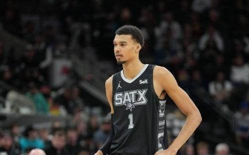 还在长高！文班亚马身高变更2米26模