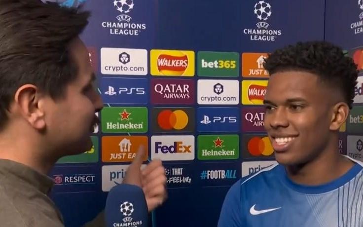 与亚马尔的对决埃斯特旺：亚马尔是世