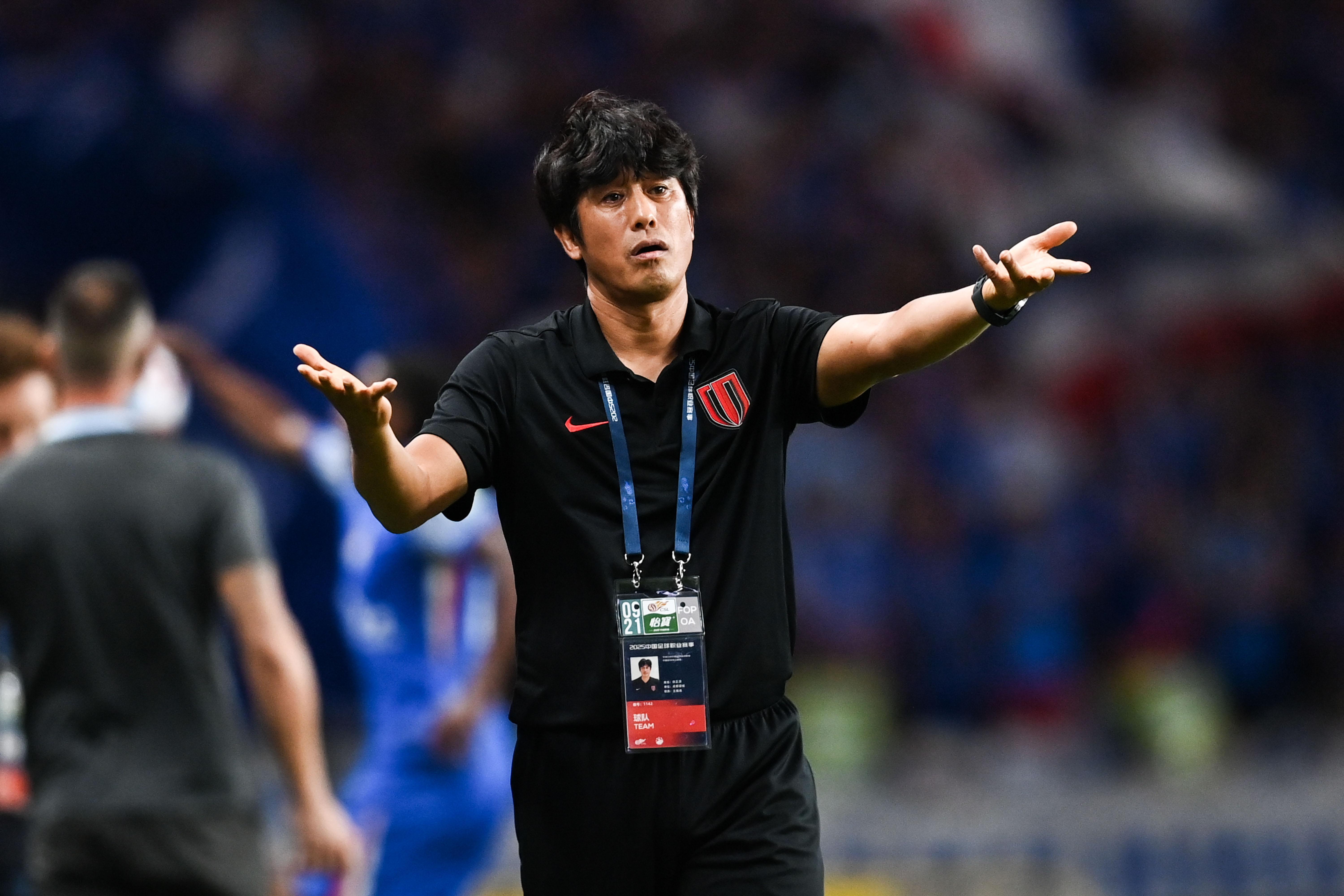 中超最佳主帅离队！成都续约受阻，韩国足坛出手，已离开国内