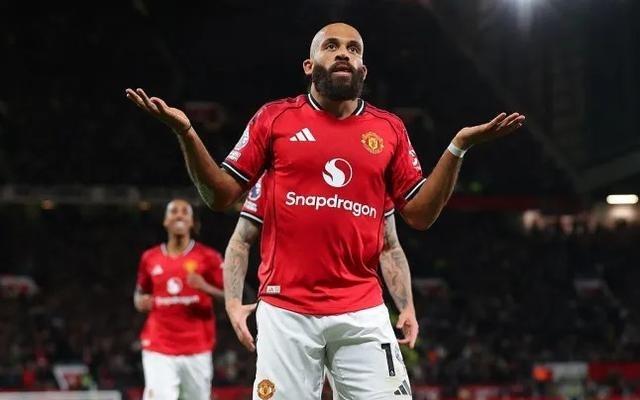 鲁尼：姆伯莫的表现始终稳定，他是曼联