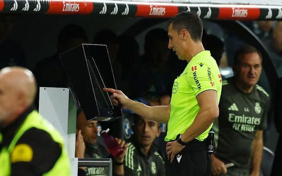 阿斯：联赛中VAR八次介入马德里德比，马竞和皇马各四次受益