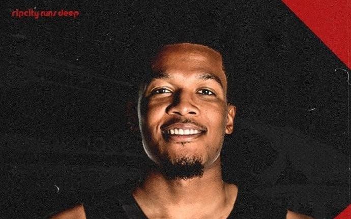 官方：开拓者双向合同签约杰森肯特和克里斯扬布拉德