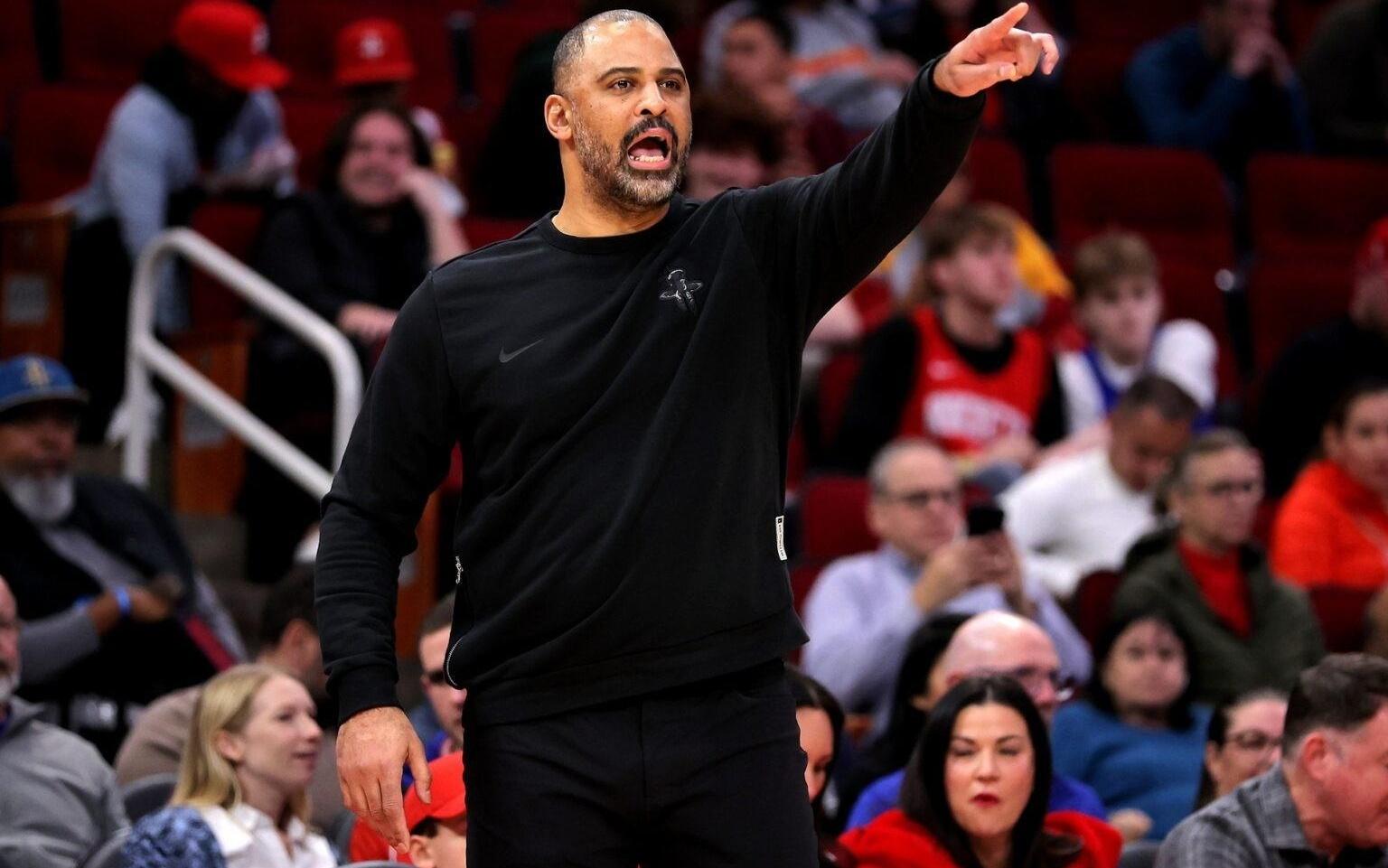 乌度卡：球员们今晚眼神空洞毫无斗志申京一定能找回手感