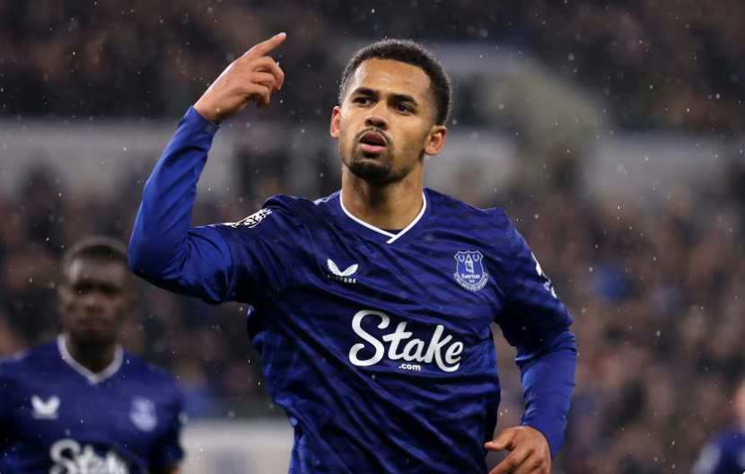 曼联夏窗锋线目标浮现，恩迪亚耶成关注焦点