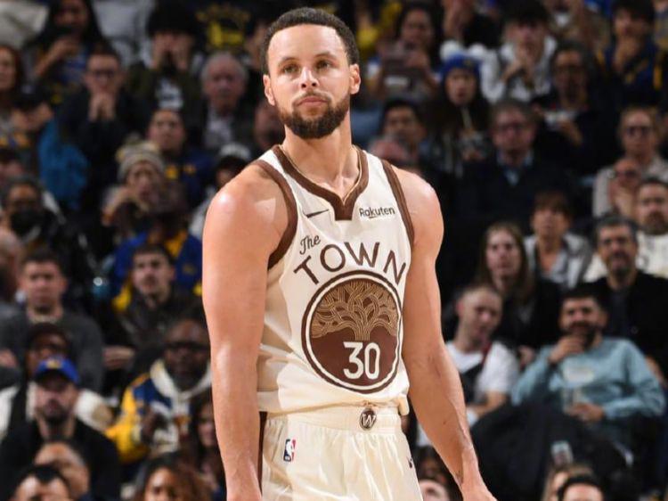 勇士暴露最大短板,科尔带库里新消息!格林一点该夸,裁判引争议