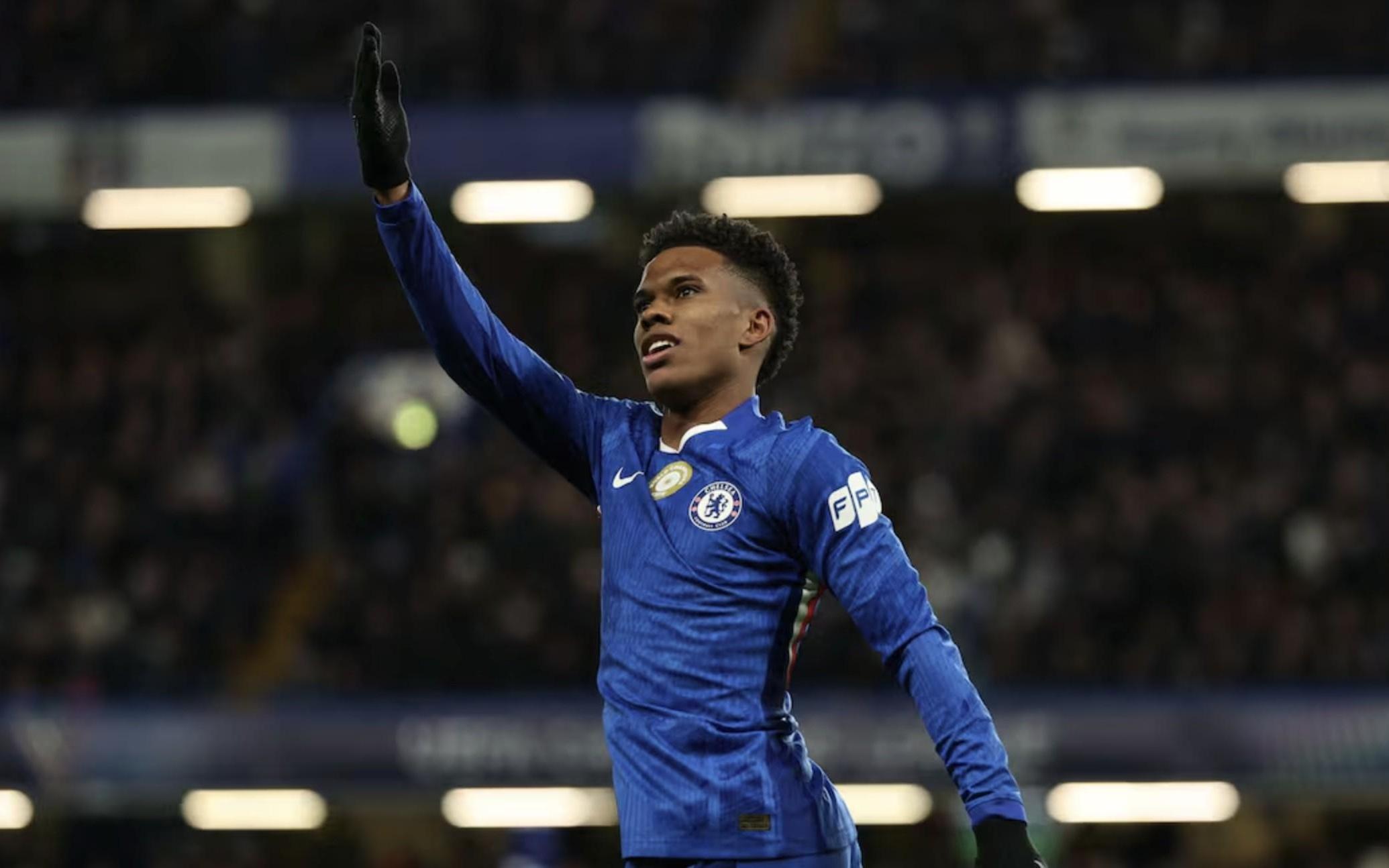 亨利：埃斯特旺几乎掌控了一切，球员不