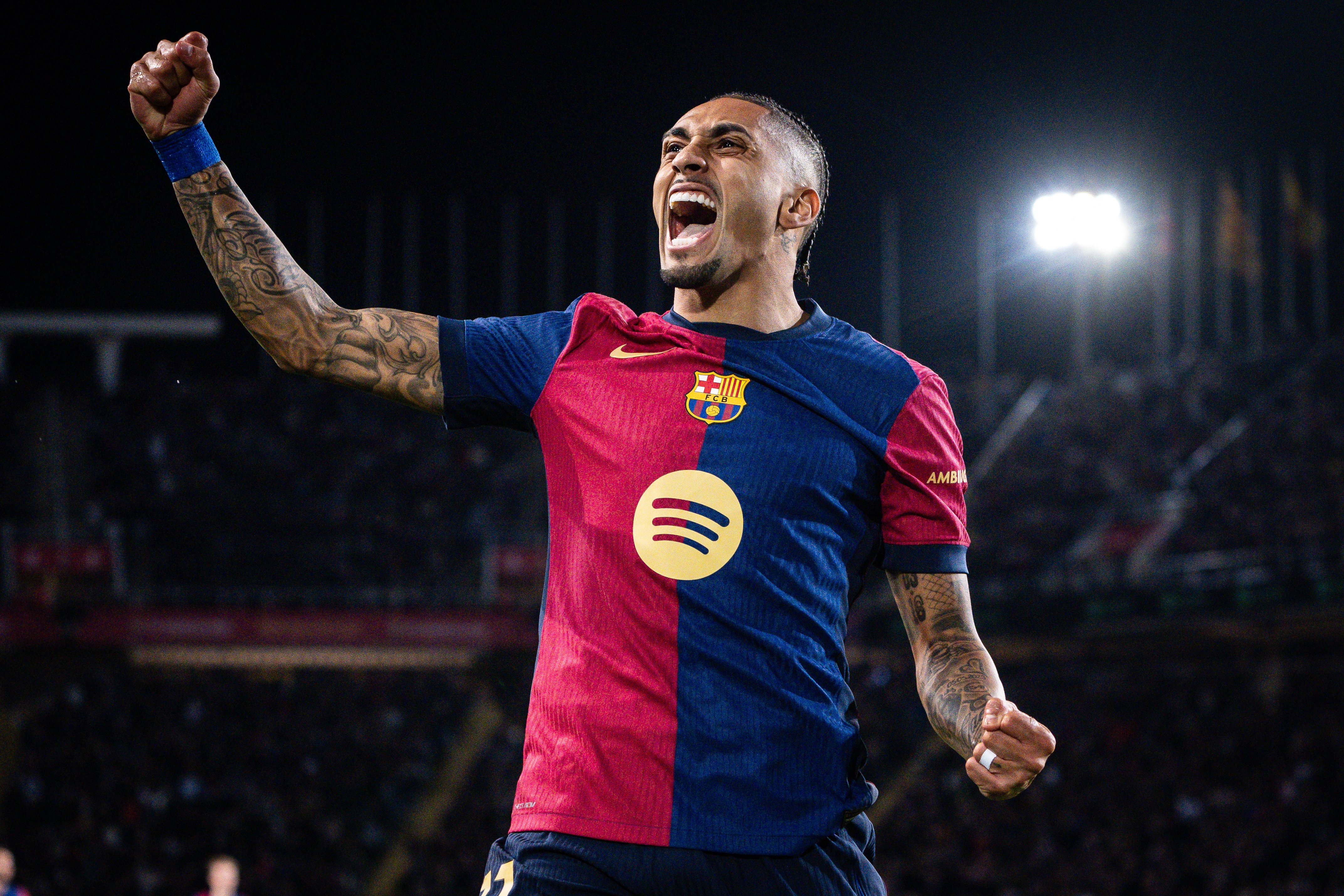 拉菲尼亚：去年夏天我曾考虑离开巴萨，弗里克教练打电话让我留下