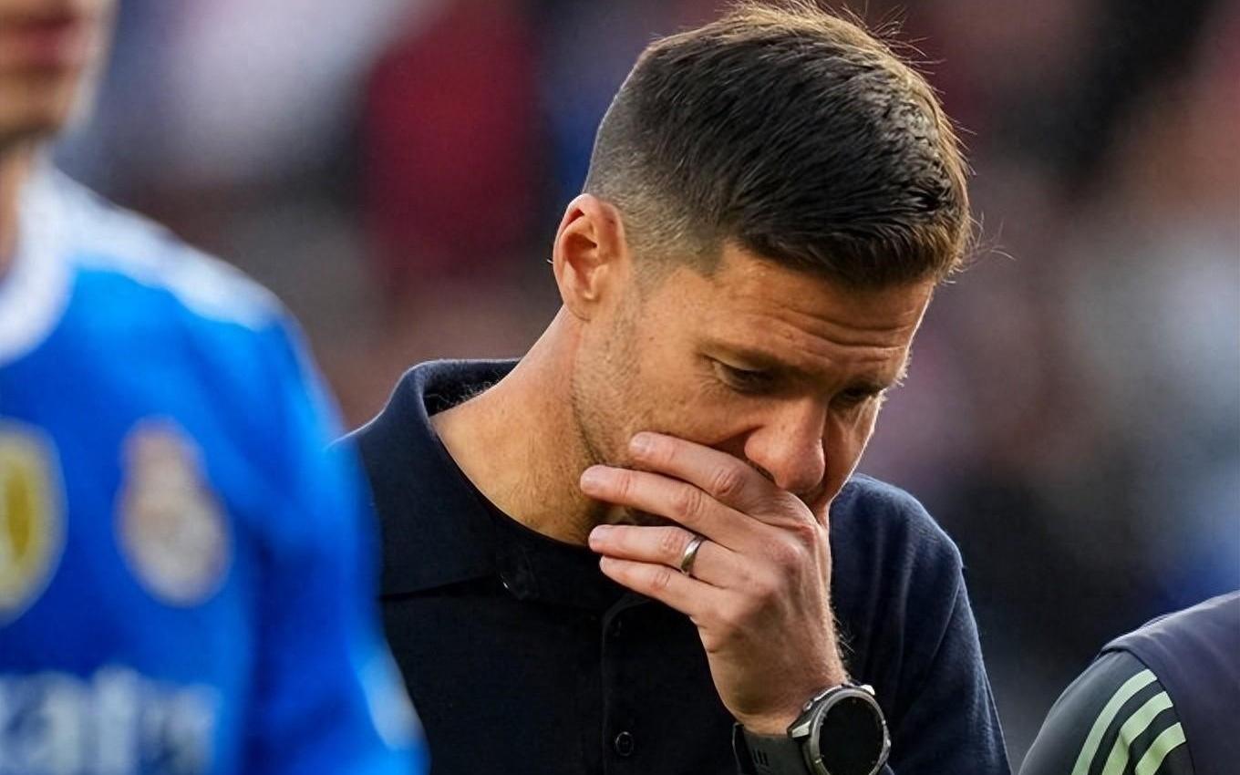 西媒：00战平后，皇马主帅阿隆索全程“