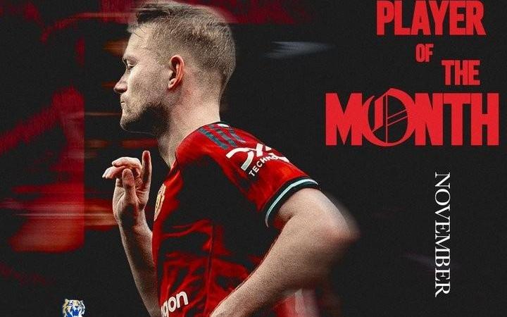 对热刺打进绝平球，曼联官方：德利赫特