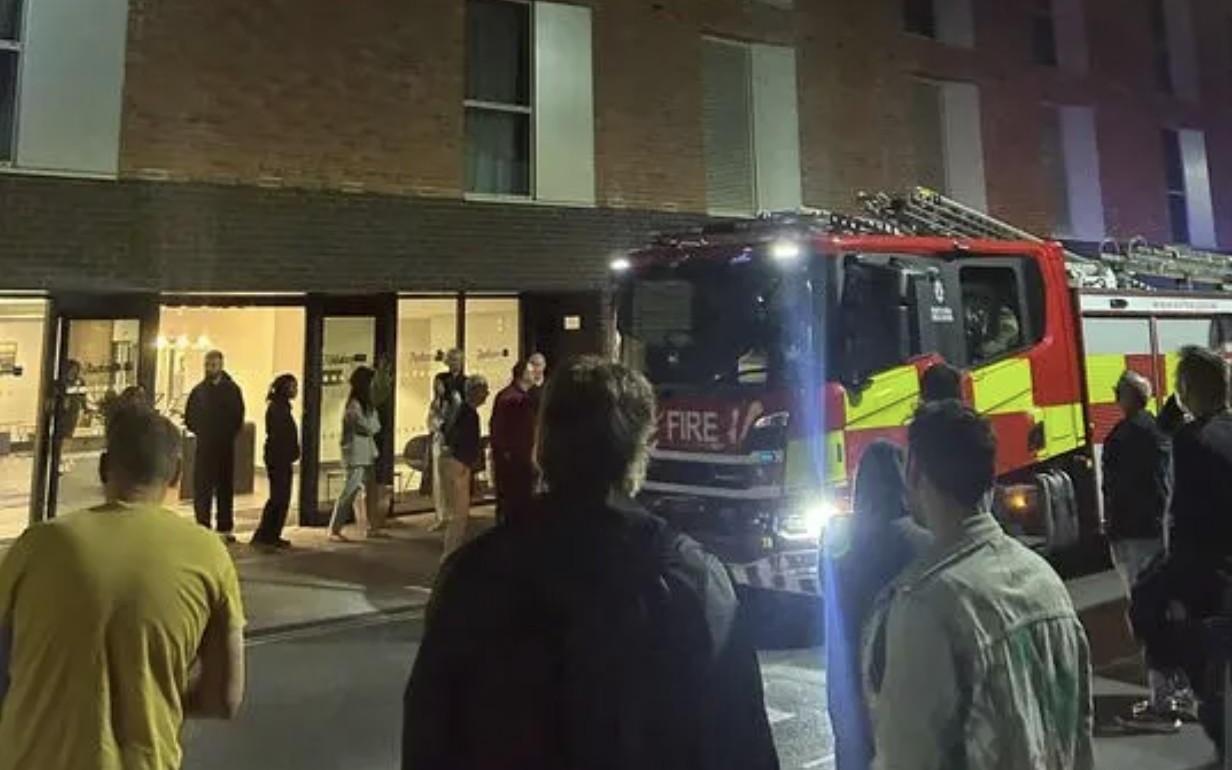 米尔沃尔赛前住的酒店凌晨报火警，队