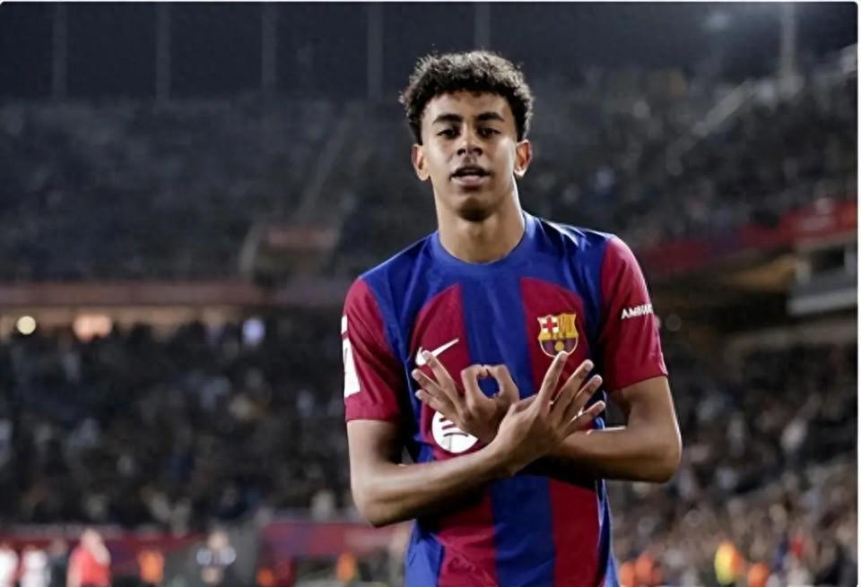 金球奖最新形势出炉，亚马尔在3大优势下，比姆巴佩更被看好