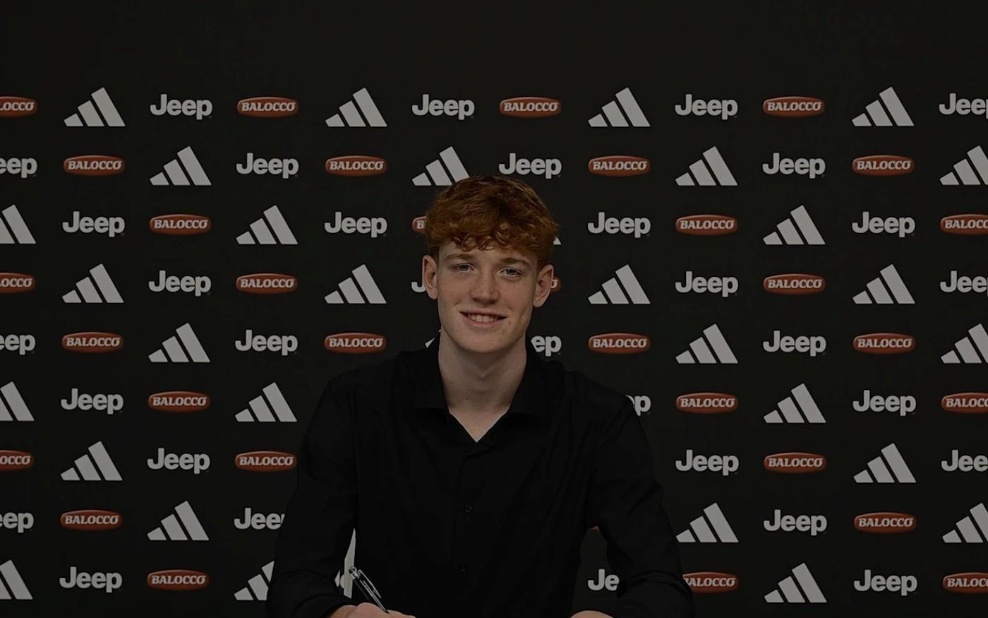 尤文官方：球队16岁中卫吉奥托签下生涯首份职业合同