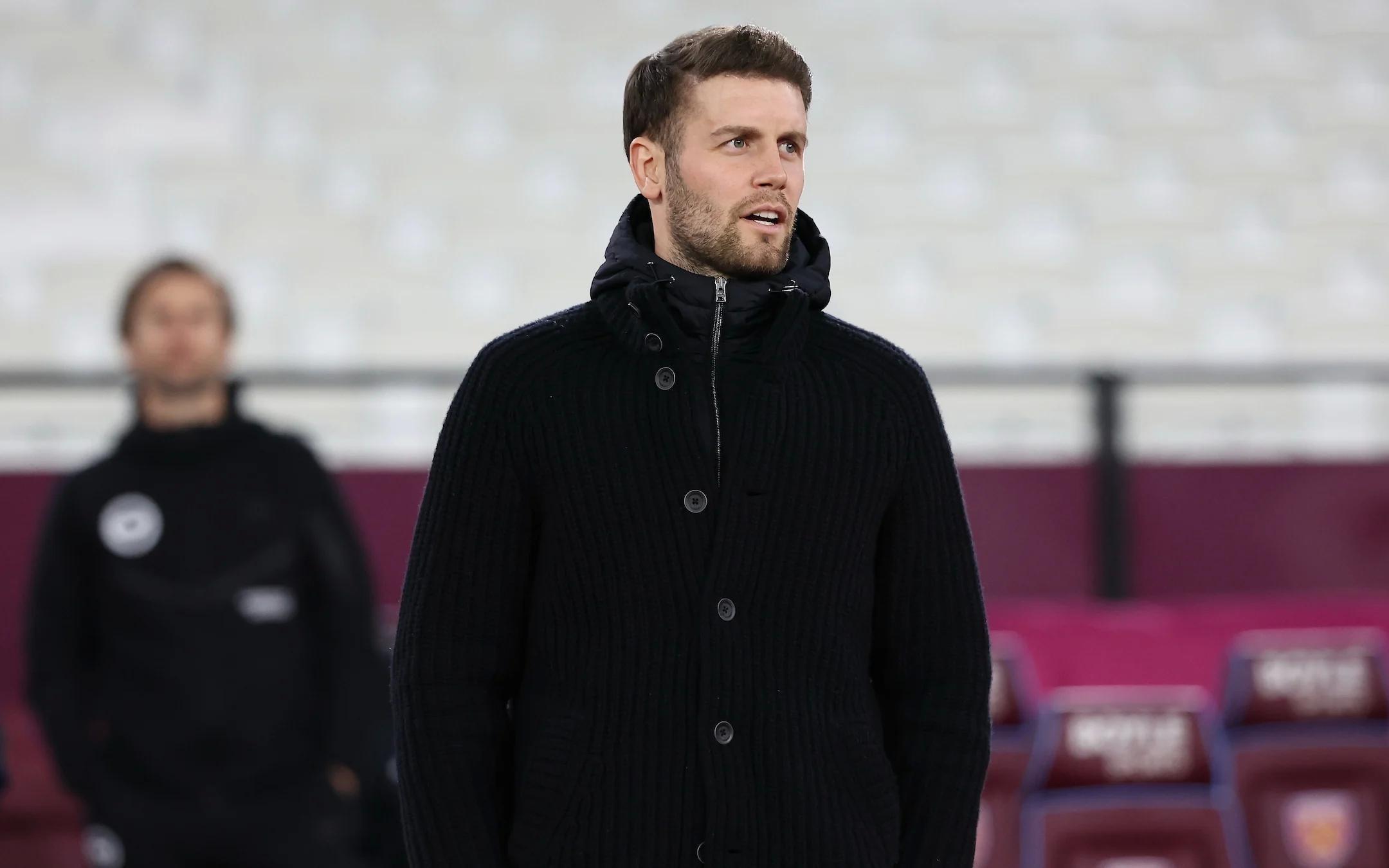 布莱顿跟队：球迷对许尔策勒愈发不满，但他的帅位暂时安全