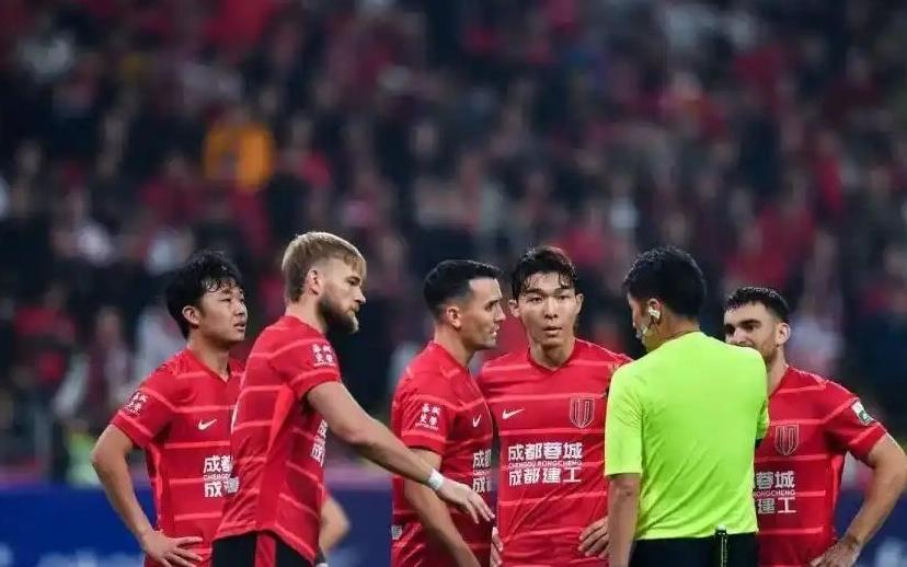 闹大了！中超误判风波蔓延，外媒声援成