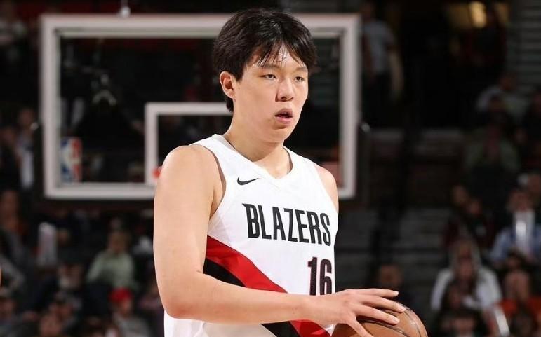 媒体人:杨瀚森打NBA也是去打工,吃点好的放松一下,也不行