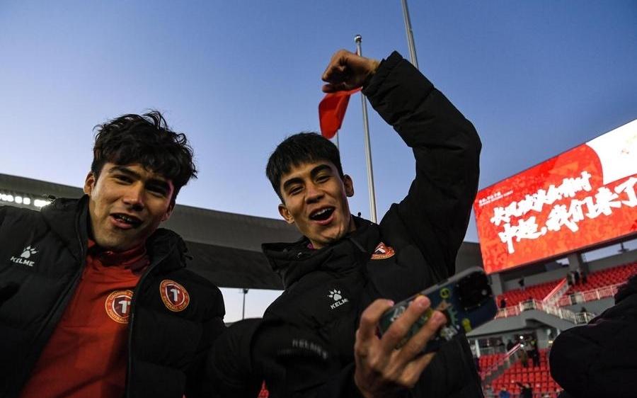 辽宁铁人提前两轮问鼎中甲，沈阳时隔八年再度拥有中超球队