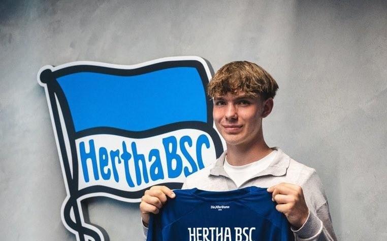 体图：拜仁、药厂等队看上16岁中场艾