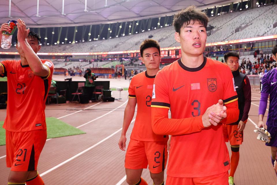 2场失误送3球！20岁国足红星遭亚泰球